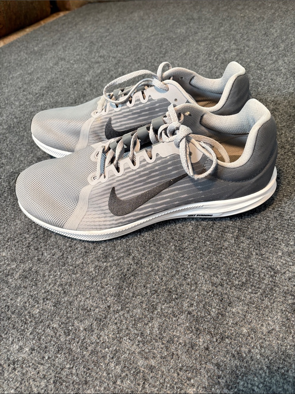 Nike Men's Gray and White Athletic Running Shoes Size: 11.5